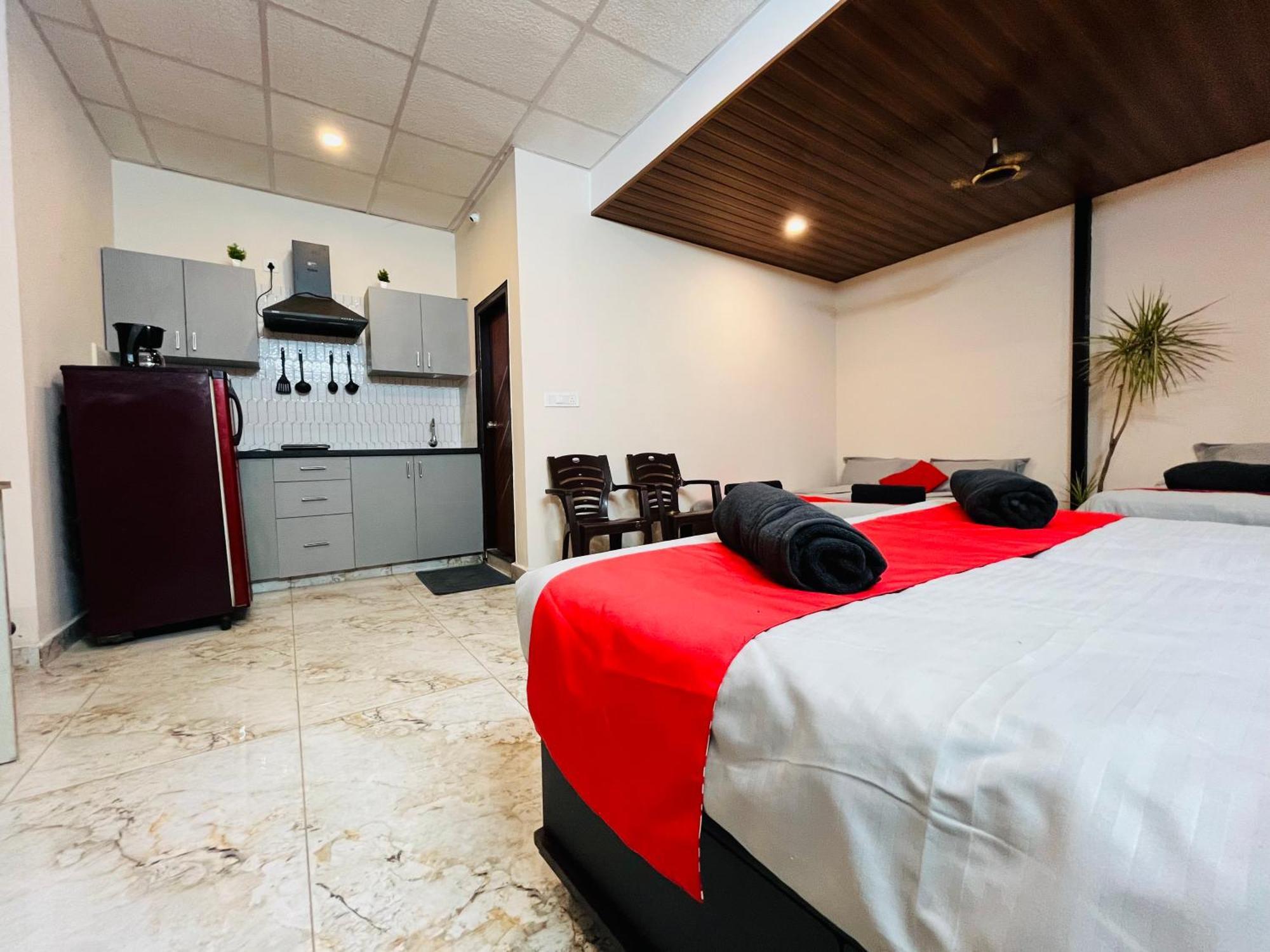Adh Hazel Wood Hotel Májszúr Kültér fotó