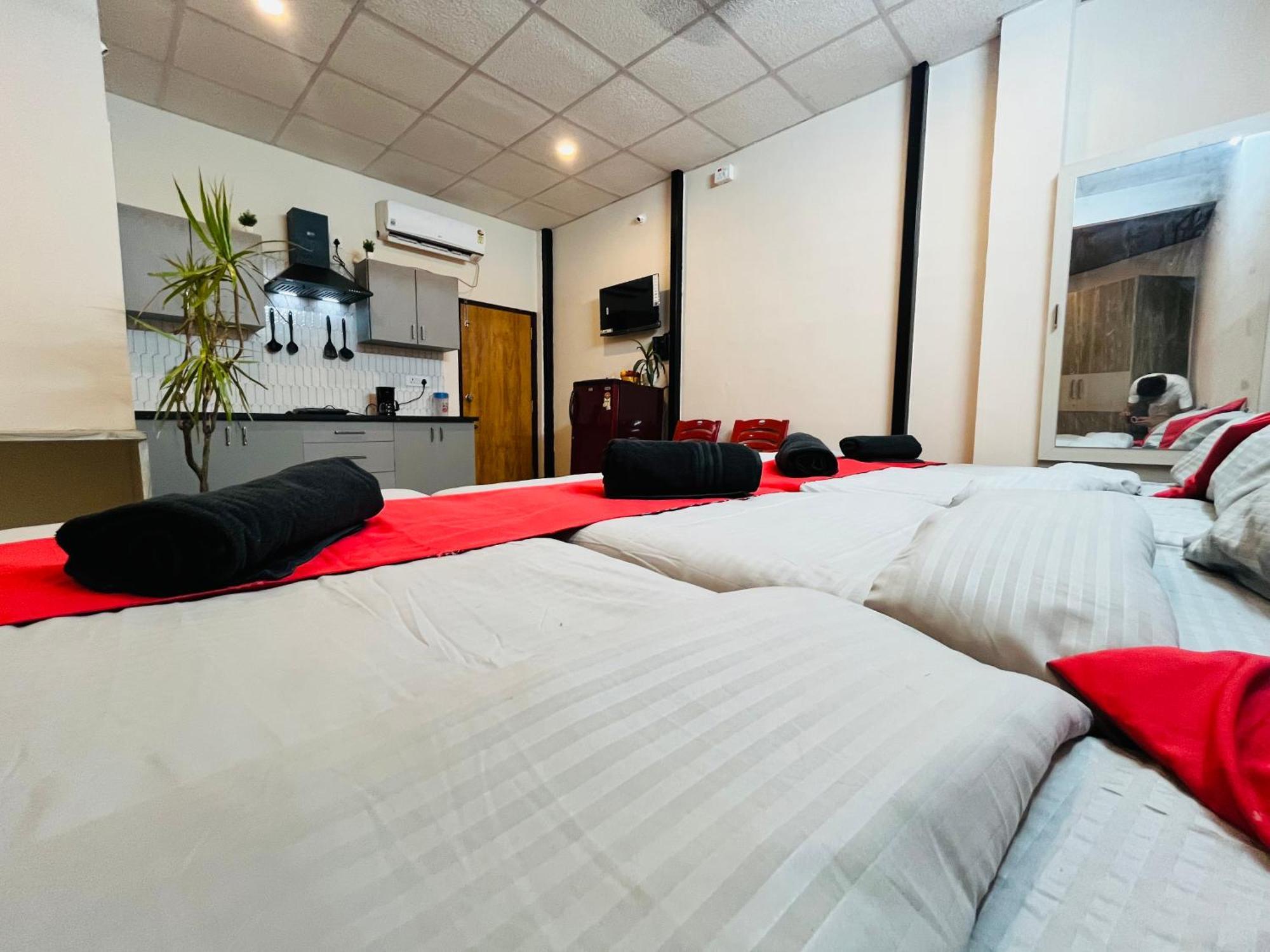 Adh Hazel Wood Hotel Májszúr Kültér fotó